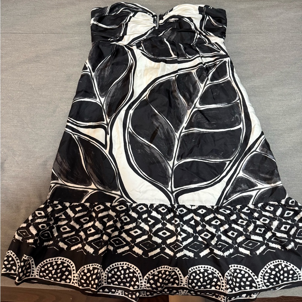 White House Black Market Black and White Strapless Dress